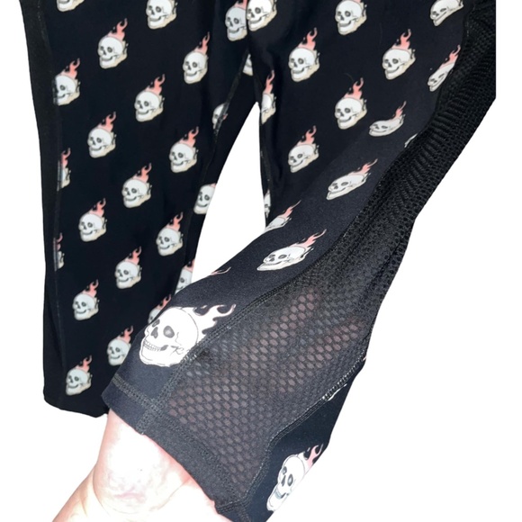 TORRID- Performance Core Mesh Side Inserts Active Leggings - Size: 5x - Picture 13 of 14